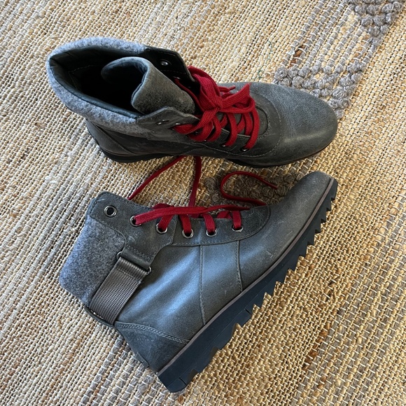 Sorel shearling lined boots, never worn - Picture 2 of 6